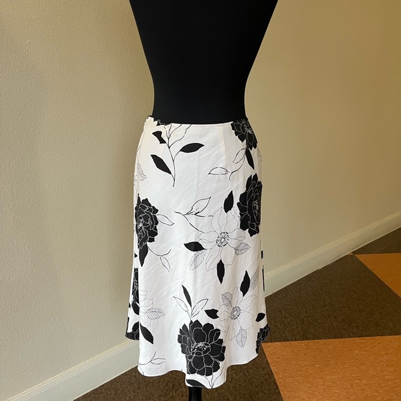 Kate Hill A-Lined Floral Skirt.Preowned - Picture 2 of 6
